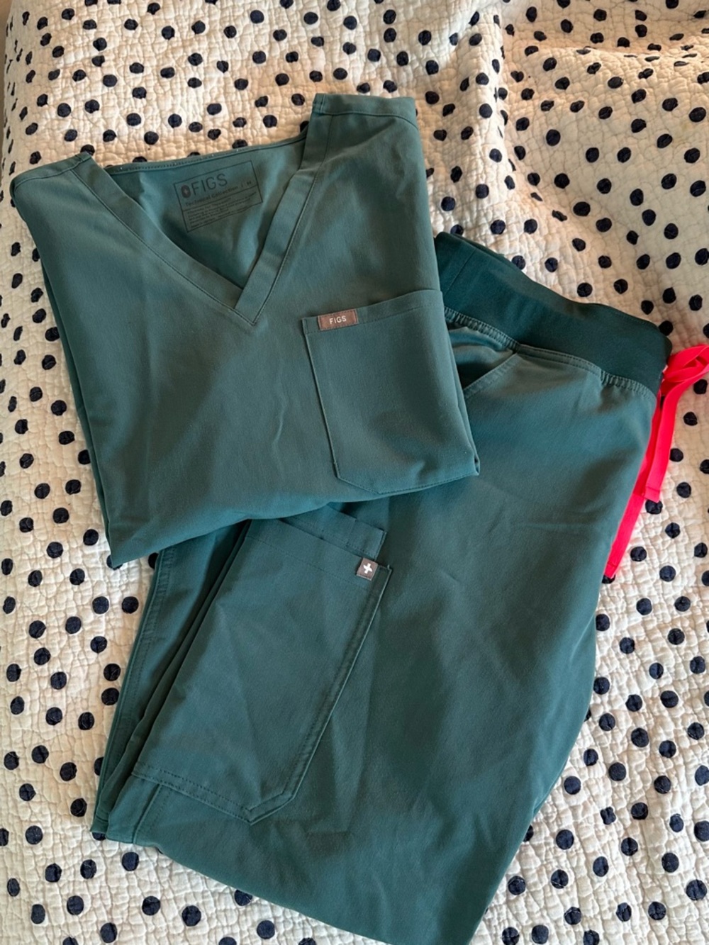 FIGS Women’s HydroGreen Scrub Catarina Top/Kade Pants - Size M